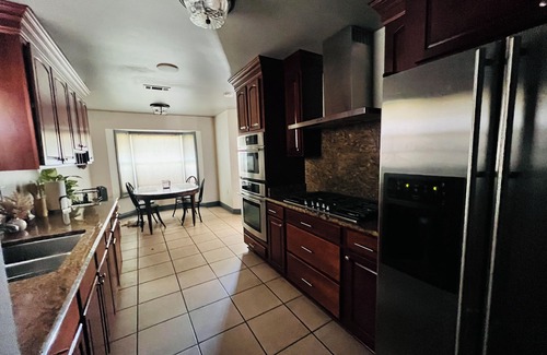 Milneburg House | Spacious Family size home 10 to 15 minutes drive to everywhere in the city