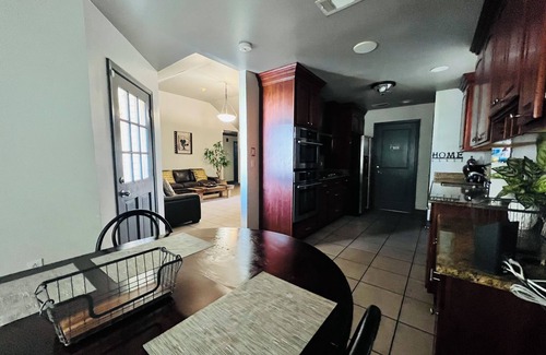 Milneburg House | Spacious Family size home 10 to 15 minutes drive to everywhere in the city