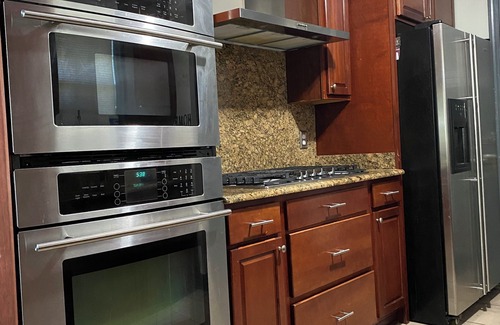 Milneburg House | Spacious Family size home 10 to 15 minutes drive to everywhere in the city