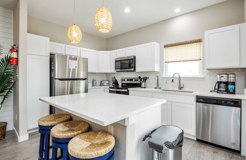 Corpus Christi House | Spacious Family Haven: Beach Life, Resort Living, & Recreation at Aruba Bay