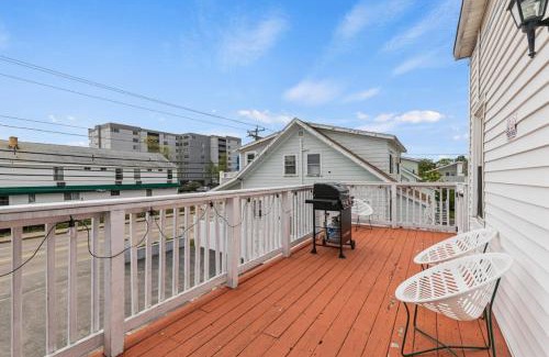 Old Orchard Beach Apartment | Spacious Family Suite Steps to the Beach (444)