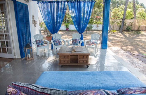 La Canyada dels Pins Villa | Spacious Family Villa in Quiet Valencia Suburb - License VT-36034-V