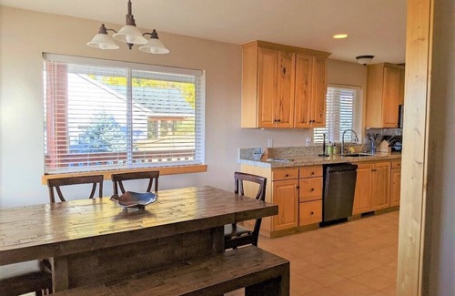 Heber House | Spacious Family Winter/Ski Vacay Views +Hot Tub