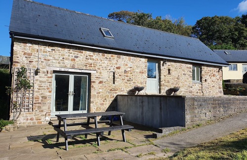 Llawhaden House | Spacious farm cottage full of character - rural yet close to beaches & castles