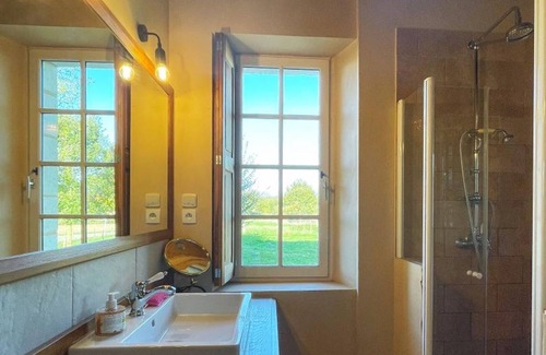 Dorceau Cottage | Spacious farmhouse with indoor pool and countryside view