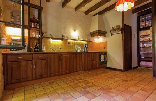 Nantheuil House | Spacious farmhouse with private heated pool in a rustic garden