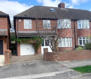 York House | Spacious Five-Bedroom House Close to York Centre - Orchid House