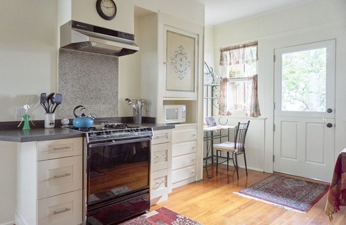 Noe Valley Apartment | Spacious Five Room Flat in Sunny Noe Valley