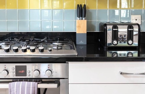 Carlyon Bay Apartment | Spacious Flat A Few Mins Walk to Carlyon Bay Beach