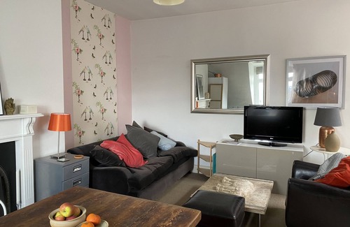 Stroud Green Apartment | Spacious flat with large double bedroom