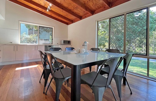 Amity Point House | Spacious Flinders Home With Beautiful Bush Outlook