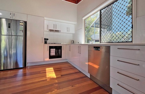 Amity Point House | Spacious Flinders Home With Beautiful Bush Outlook