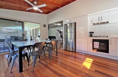 Amity Point House | Spacious Flinders Home With Beautiful Bush Outlook