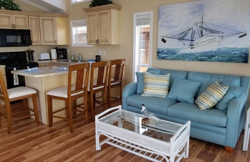 Apalachicola Boat Rental | Spacious Floating Condo on the water with upscale amenitiesnNew Water Filtration