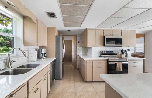 Pompano Beach House | Spacious Florida Oasis: 3BR, Pool, Beach