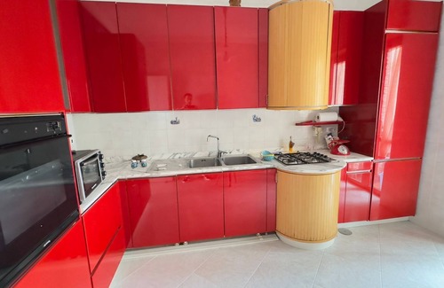 Ercolano Apartment | Spacious fourth floor apartment in Torre del Greco 3 bedrooms 1 bathroom and kitchen