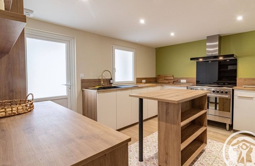 Blaison-Saint-Sulpice Cottage | Spacious 8-bedroom cottage in Anjou vineyards