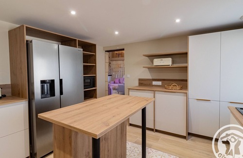 Blaison-Saint-Sulpice Cottage | Spacious 8-bedroom cottage in Anjou vineyards