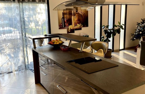 Le Puy-Sainte-Reparade Villa | Spacious, modern, light-filled villa