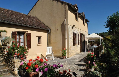 Saint-Aubin-de-Nabirat Cottage | Spacious house with enclosed garden near Sarlat