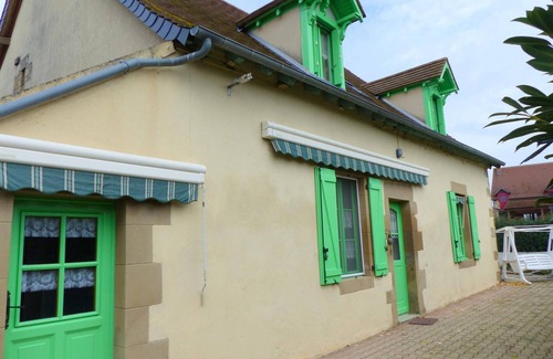 Saint-Aubin-le-Monial Cottage | Spacious farmhouse with enclosed garden in Saint-Aubin-le-Monial