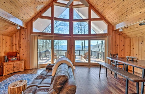 Franklin House | Spacious Franklin Cabin with Mountain Views!