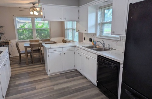 Friendswood House | Spacious, Fully Remodeled Retreat in Family Friendly Friendswood