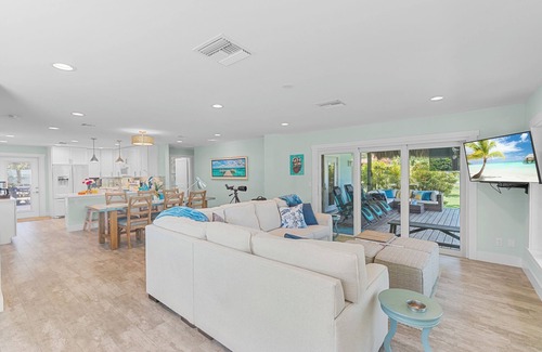 Jensen Beach House | Spacious & Fully Renovated Retreat with Breathtaking Intracoastal Views
