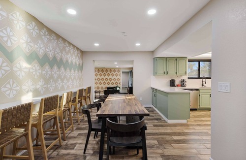 North Mountain House | Spacious Fun Retreat - Perfect For Group Bonding