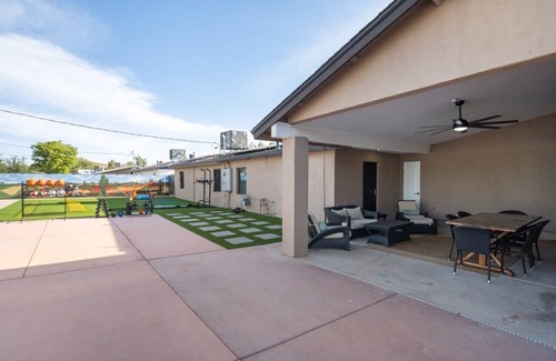 North Mountain House | Spacious Fun Retreat - Perfect For Group Bonding