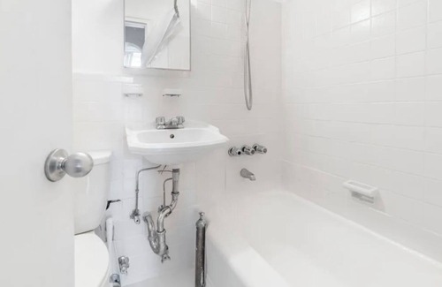 Clinton Hill Apartment | Spacious furnished Fort Greene/Clinton Hill studio apartment