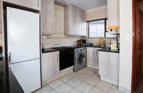 Greater Johannesburg Metropolitan Area Ski Chalet | Spacious Garden Cottage
