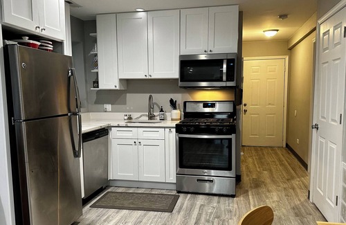 East Albany Park Apartment | Spacious Garden Level Apartment Irving Park - Convenient, Quiet, and Cozy