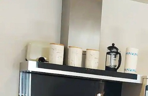 Sheffield Apartment | Spacious 2-bedroom apartment: double beds. FREE Wifi -10 min from train station