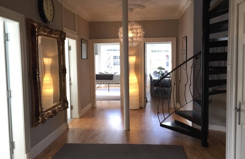 Newington Apartment | Spacious Georgian Double Upper Apartment a pleasant walk from Old Town & Castle