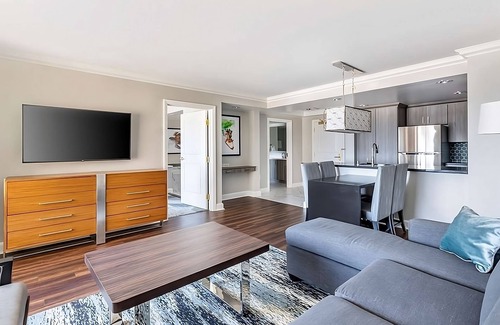 Las Vegas Hotel | Spacious Getaway | 2 BR Suite w/Kitchen | Near Fountains of Bellagio