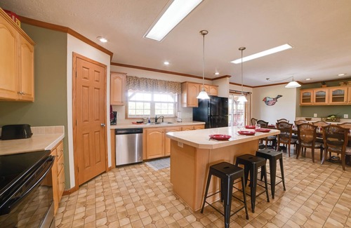 Hardin County House | Spacious Getaway 5 Mins to Garden of the Gods