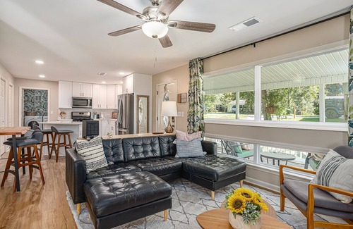 Fair Oaks House | Spacious Getaway w/Fast WiFi, Chef’s Kitchen for 8+