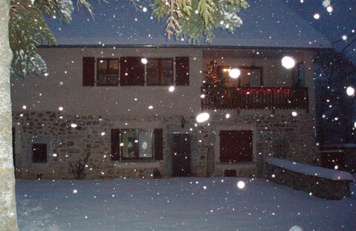 Le Glaizil Cottage | Spacious gîte, private courtyard, hiking, climbing, skiing at the foot of the mountain