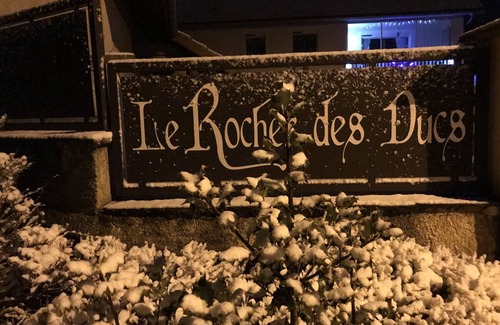 Le Glaizil Cottage | Spacious gîte, private courtyard, hiking, climbing, skiing at the foot of the mountain