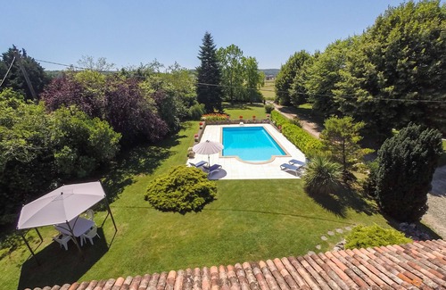Monclar House | Spacious Gite with Large Private Swimming Pool