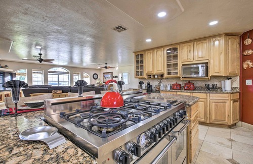 Glendale House | Spacious Glendale Home w/Outdoor Kitchen!