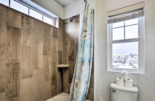 Golden House | Spacious Golden Vacation Rental, 4 Mi to Dtwn