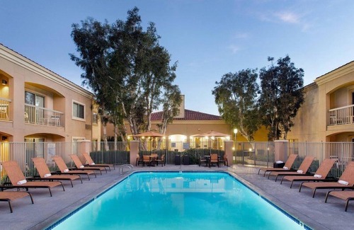 Camarillo Hotel | Spacious Good-Value Accommodation! 4 Relaxing Units, Near Pleasant Valley Fields