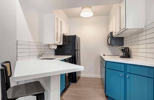 Torrance Hotel | Spacious Good-Value Accommodation! 2 Comfortable Units, Free Parking