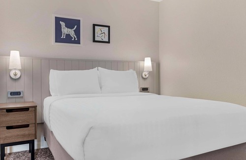 Torrance Hotel | Spacious Good-Value Accommodation! 2 Comfortable Units, Free Parking