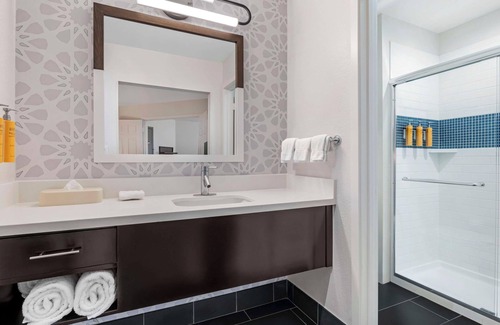 Torrance Hotel | Spacious Good-Value Accommodation! 2 Comfortable Units, Free Parking