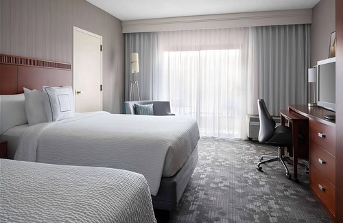 Camelback East Hotel | Spacious Good-Value Accommodation! Close to Historic Heritage Square, w/Pool!