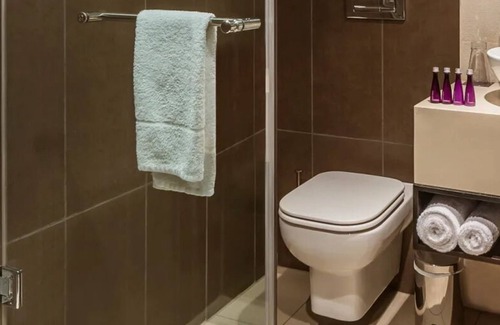 Maseru Hotel | Spacious Good-Value Accommodation in Lesotho! Onsite Pool & Spa, FREE Parking