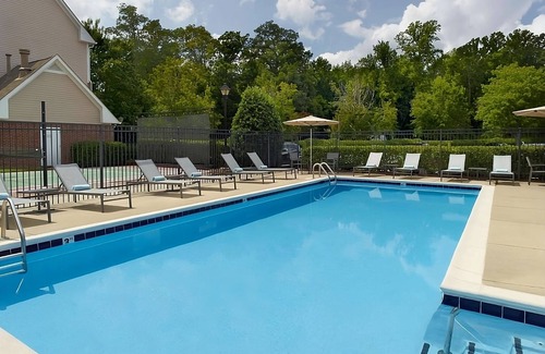 Cary Hotel | Spacious Good-Value Accommodation! Full Kitchen, Free Breakfast, Swimming Pool!